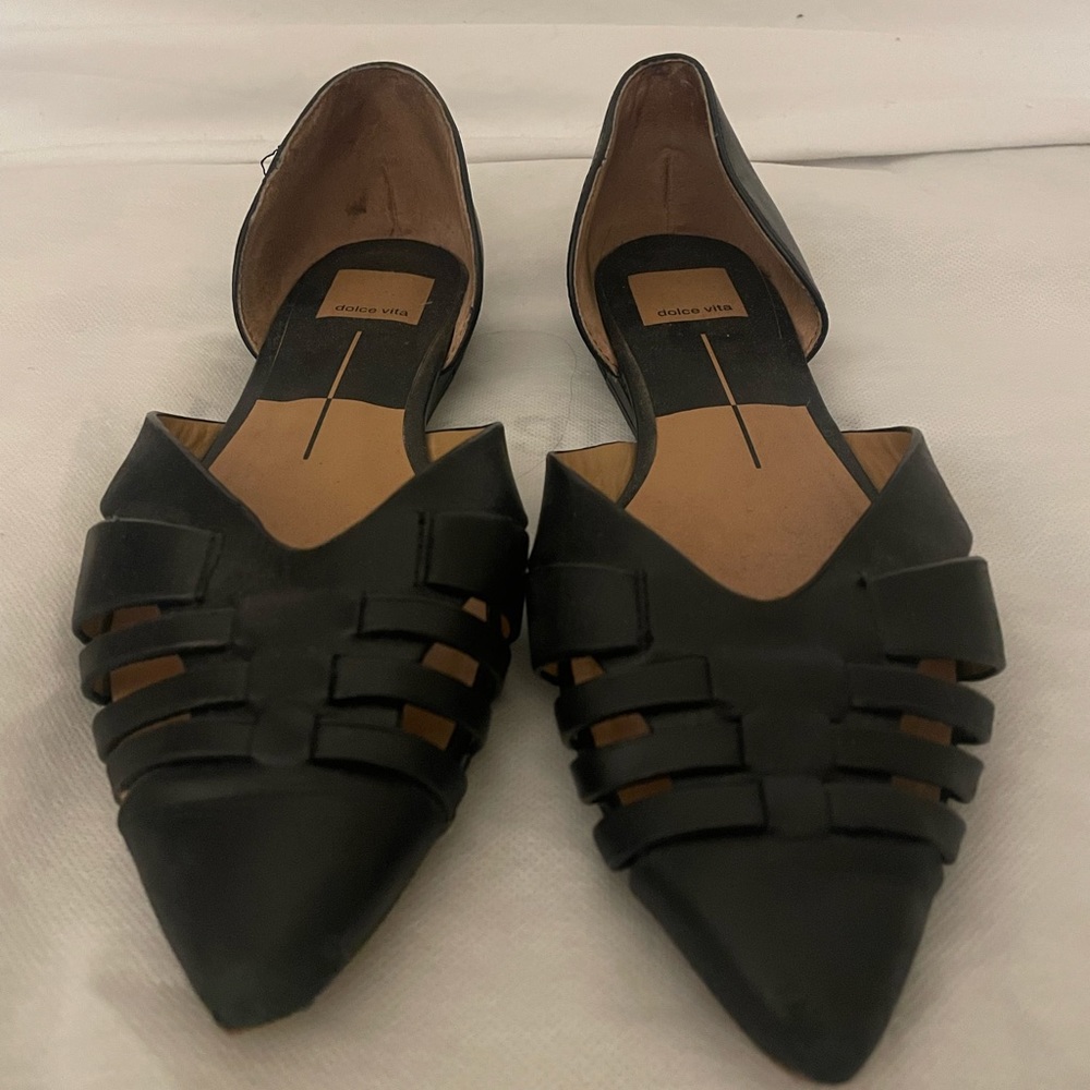 Pointed toe flats